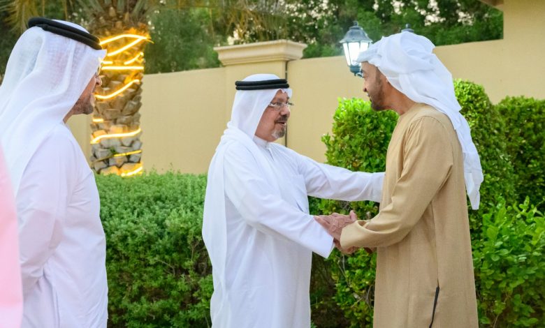 الشيخ محمد بن زايد يزور المفكر الكبير علي محمد الشرفاء الحمادي في منزله